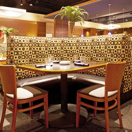 Holiday Inn Hotel & Suites Bloomington Airport By Ihg Экстерьер фото