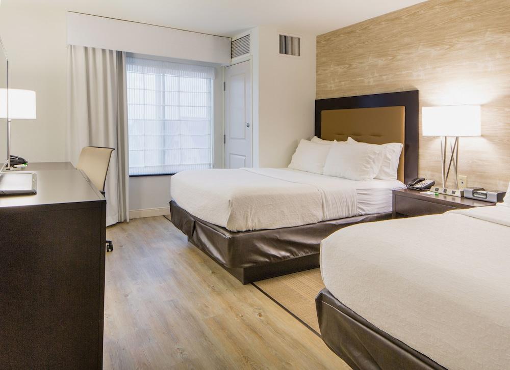 Holiday Inn Hotel & Suites Bloomington Airport By Ihg Экстерьер фото