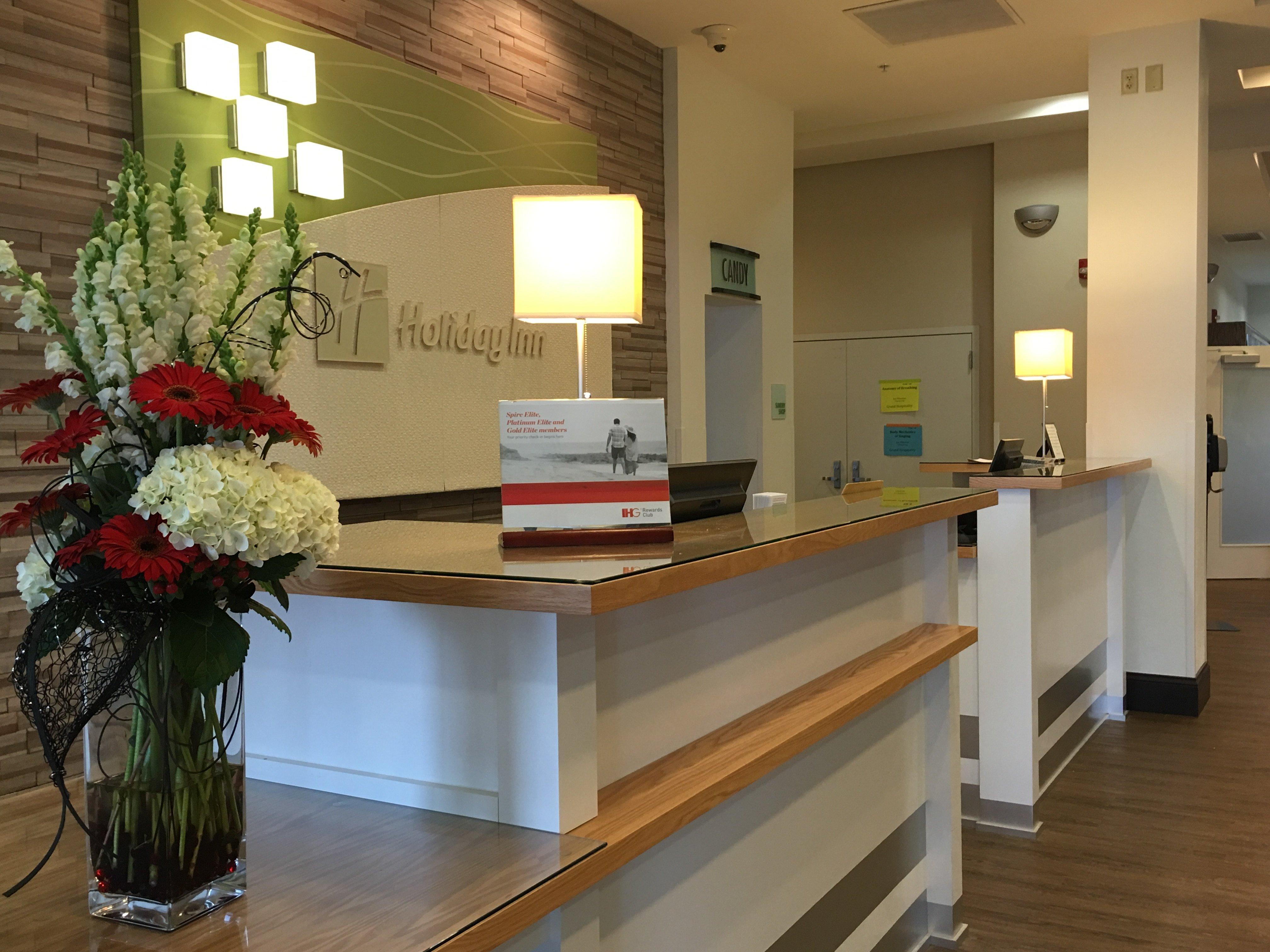 Holiday Inn Hotel & Suites Bloomington Airport By Ihg Экстерьер фото