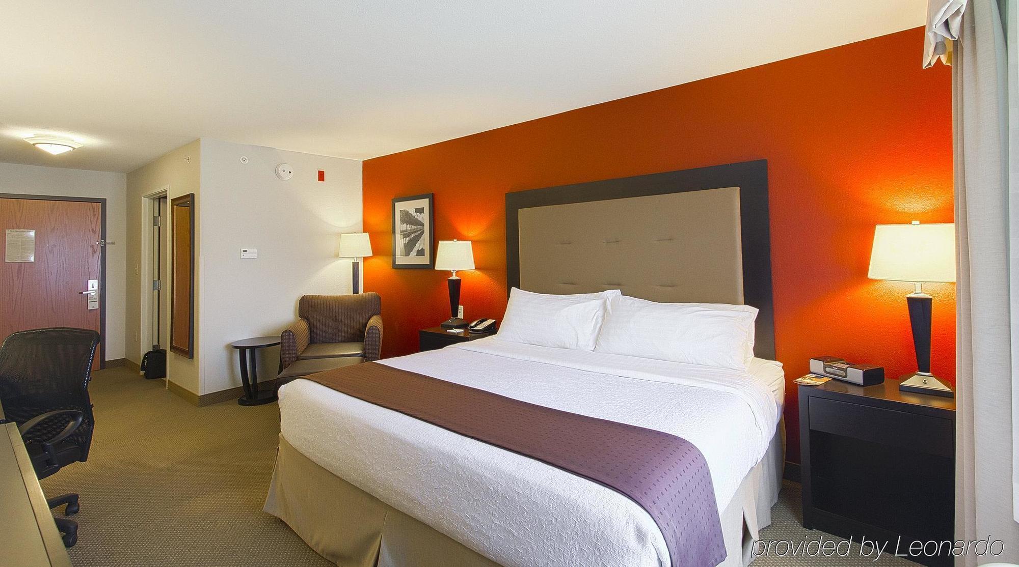 Holiday Inn Hotel & Suites Bloomington Airport By Ihg Экстерьер фото